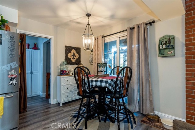 918 S Sunnyside Avenue, Fresno CA: https://media.crmls.org/medias/bf43b270-8771-41c7-ba88-06ef207c2cb8.jpg