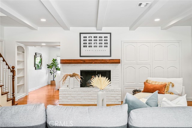 3975 Van Noord Avenue, Studio City CA: https://media.crmls.org/medias/bf443468-9e9a-4c96-832e-0d3642a5325f.jpg