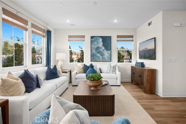 Detail Gallery Image 8 of 14 For 729 E. Route 66, Glendora,  CA 91740 - 2 Beds | 2/1 Baths