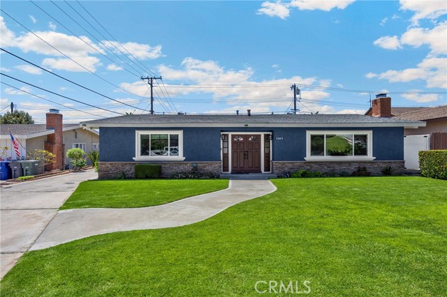 5345 Kenwood Avenue, Buena Park CA: https://media.crmls.org/medias/bf4533df-62c1-4638-a188-9ee27195fb4b.jpg