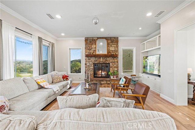 Detail Gallery Image 9 of 71 For 30737 Hasley Canyon Rd, Castaic,  CA 91384 - 4 Beds | 3 Baths