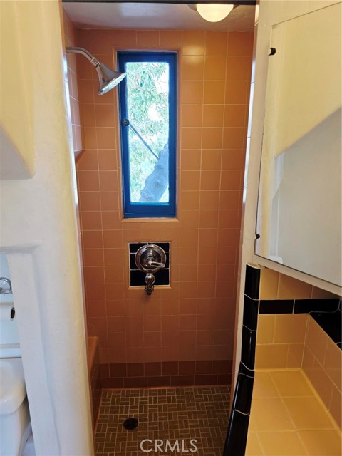 1403 Avon Park, Los Angeles CA: https://media.crmls.org/medias/bf46d919-f563-454e-9529-1e0b9f8ac4f2.jpg