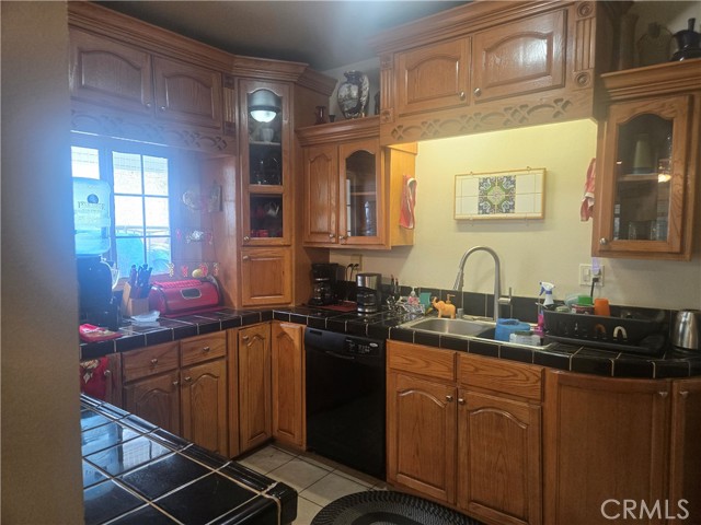 1121 Gladys Avenue, Long Beach CA: https://media.crmls.org/medias/bf47dcfc-a6df-40da-8595-1c3da04a043f.jpg