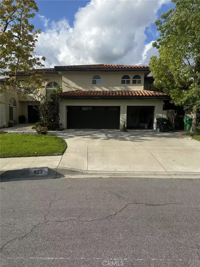 923 Derek Dr
