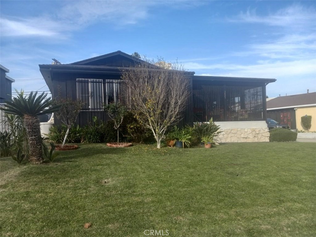 3825 S Cloverdale Avenue, Los Angeles, CA 90008
