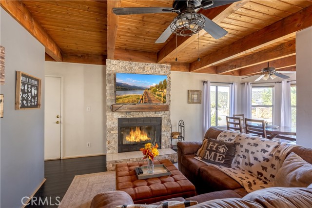 Detail Gallery Image 4 of 30 For 871 Spruce Ln, Big Bear City,  CA 92314 - 2 Beds | 2 Baths