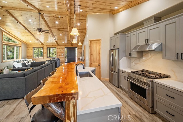 1658 Tuolumne Road, Big Bear City CA: https://media.crmls.org/medias/bf4868bc-d0e3-4d58-bdae-1be258dd06de.jpg