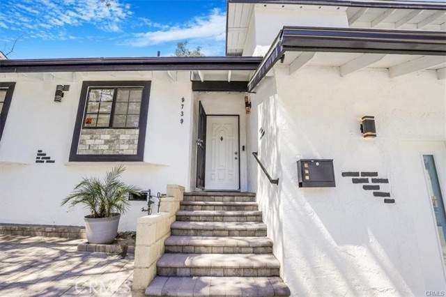 9739 Hillhaven Avenue, Tujunga CA: https://media.crmls.org/medias/bf48ea15-7176-46d3-9ca8-2fecef877779.jpg