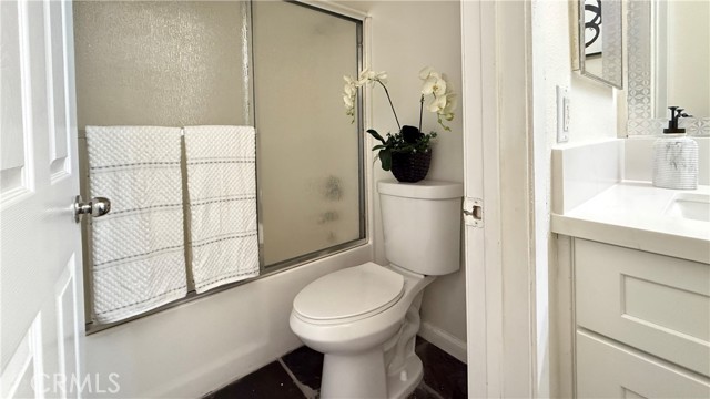 11958 Sunstone Court, Eastvale CA: https://media.crmls.org/medias/bf4909cf-ba17-4e95-be91-0a53a3e57bf1.jpg