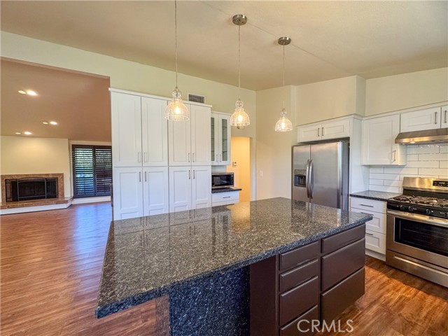 Detail Gallery Image 9 of 27 For 12162 Bradford, Granada Hills,  CA 91344 - 3 Beds | 2/1 Baths