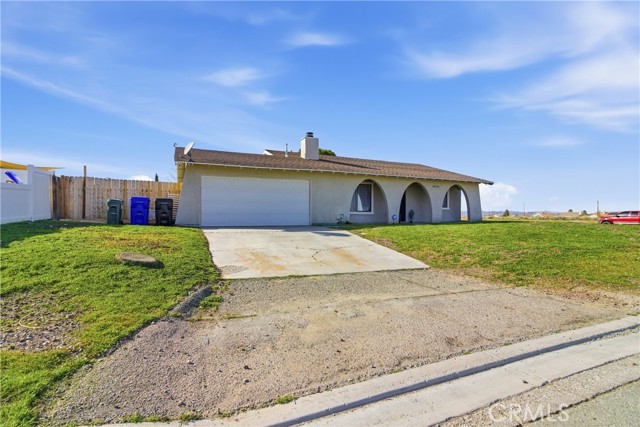 Detail Gallery Image 3 of 22 For 10424 Stage Coach Dr, Adelanto,  CA 92301 - 3 Beds | 2 Baths