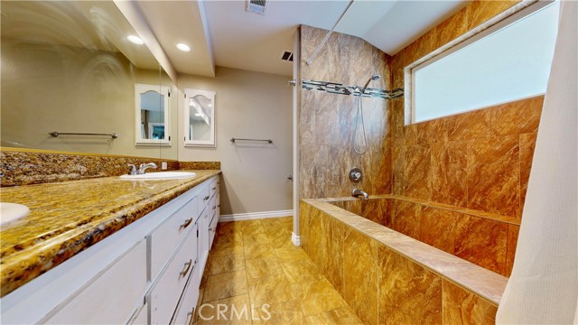 15460 Mandan Road, Apple Valley CA: https://media.crmls.org/medias/bf4aab71-56f7-40eb-92ad-2cf0ff7b8542.jpg