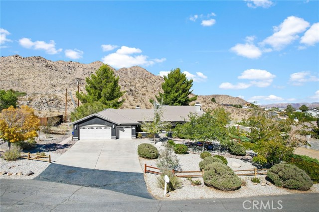 Detail Gallery Image 2 of 40 For 20058 Rancherias Ln, Apple Valley,  CA 92307 - 4 Beds | 2 Baths