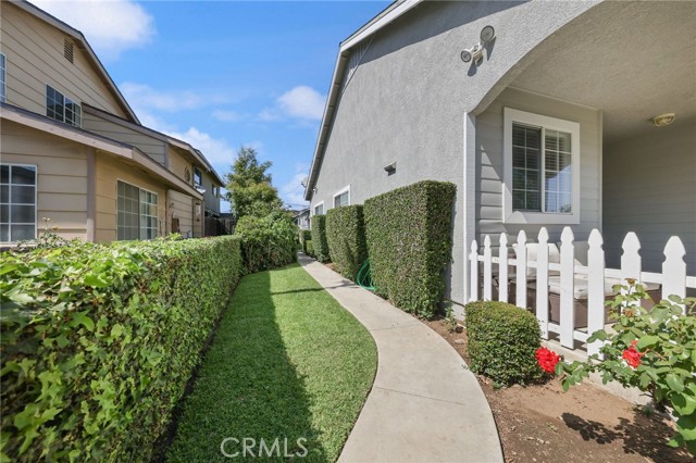 251 E Center Street, Covina CA: https://media.crmls.org/medias/bf4b9359-4792-413e-8804-5d21166a3f48.jpg