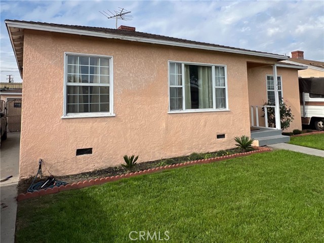 1017 S Chester Avenue, Compton CA: https://media.crmls.org/medias/bf4cde65-956b-4a64-bae6-98027829b2ff.jpg