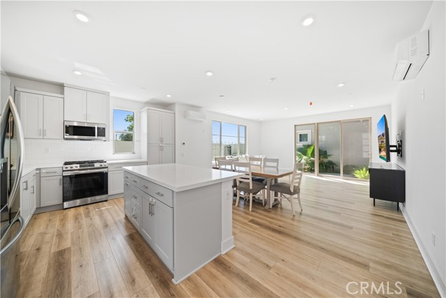 Detail Gallery Image 8 of 43 For 203 Lynx, Irvine,  CA 92618 - 3 Beds | 2/1 Baths