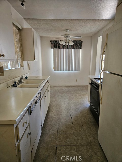 Detail Gallery Image 4 of 9 For 625 San Pasquell St, Hemet,  CA 92545 - 2 Beds | 1 Baths