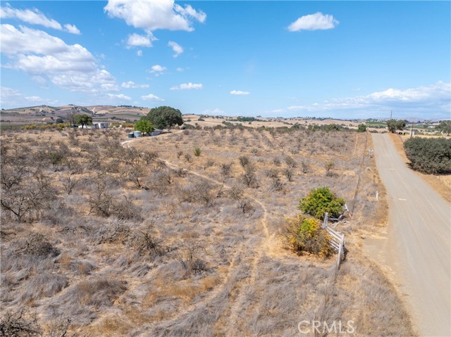 27 Wellsona Road, Paso Robles CA: https://media.crmls.org/medias/bf4e03b3-5ae9-4c80-907f-f15ad0857806.jpg