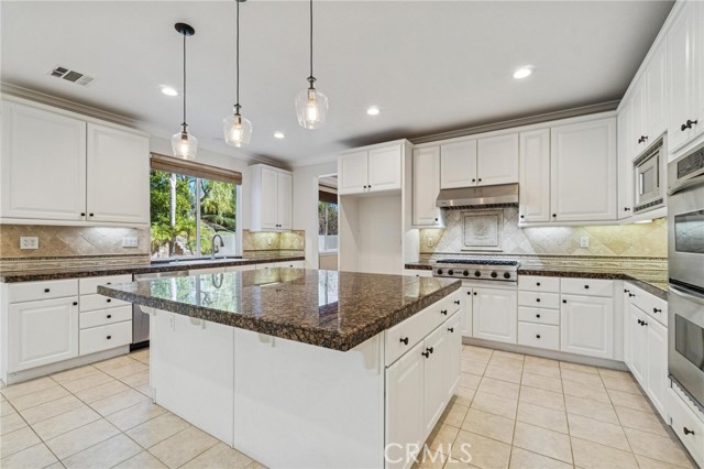 Detail Gallery Image 11 of 65 For 26511 Brooks Cir, Stevenson Ranch,  CA 91381 - 5 Beds | 3/1 Baths