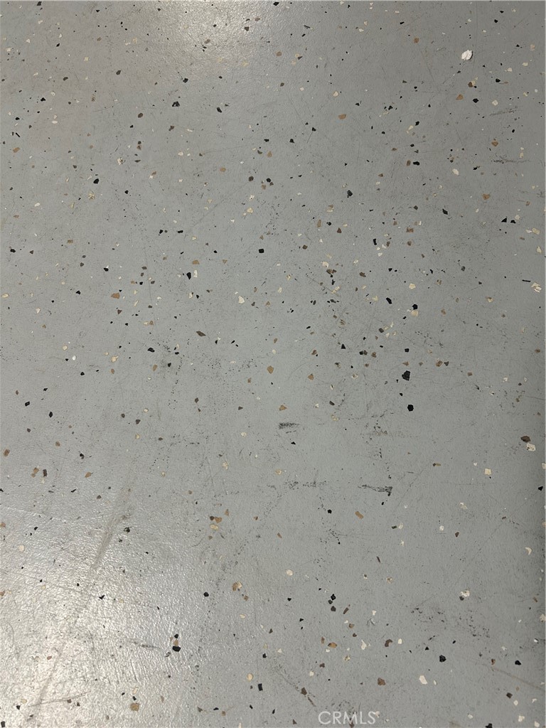 https://media.crmls.org/medias/bf4ec9f7-d498-4ce2-be0d-9af22b53b6f3.jpg?preset=X-Large