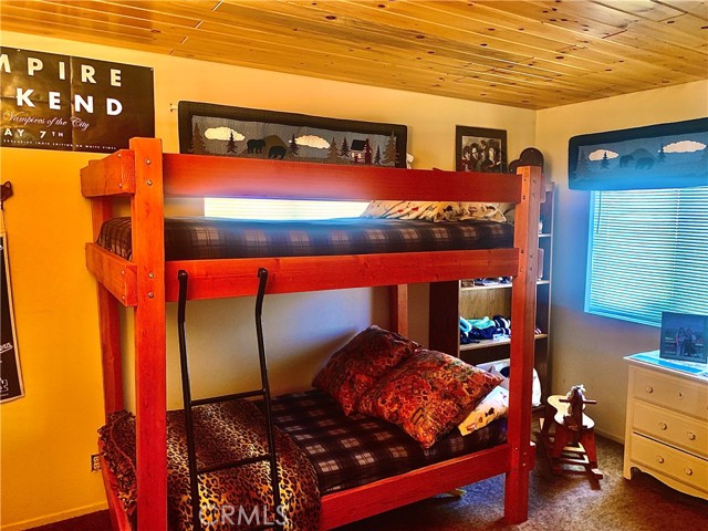 540 Yukon Road, Green Valley Lake CA: https://media.crmls.org/medias/bf5059fa-ac3f-4a76-aa23-7329cda0a20f.jpg