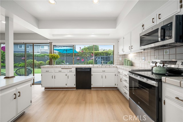 9327 Lexington Street, Cypress CA: https://media.crmls.org/medias/bf50e153-a735-4665-8e56-5b8eb94723c6.jpg