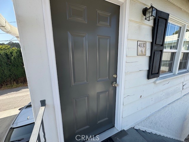 4147 1/2 Warner Boulevard, Burbank CA: https://media.crmls.org/medias/bf53343e-576c-4074-9c4c-52bcafb64daa.jpg
