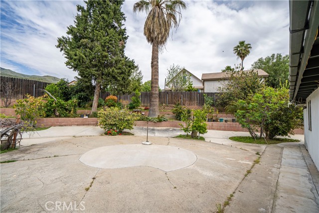 Detail Gallery Image 33 of 46 For 2583 Spring Meadow Ln, Highland,  CA 92346 - 4 Beds | 3/1 Baths