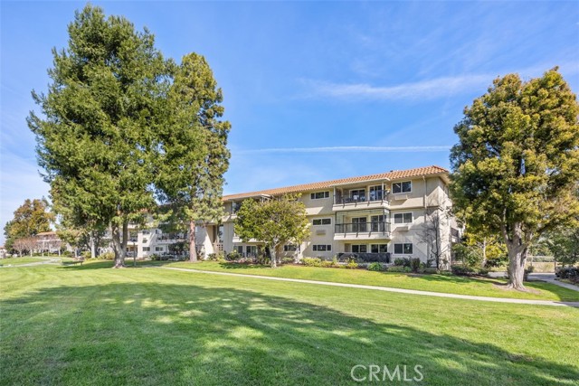 Detail Gallery Image 1 of 1 For 2392 via Mariposa W 2e,  Laguna Woods,  CA 92637 - 2 Beds | 2 Baths