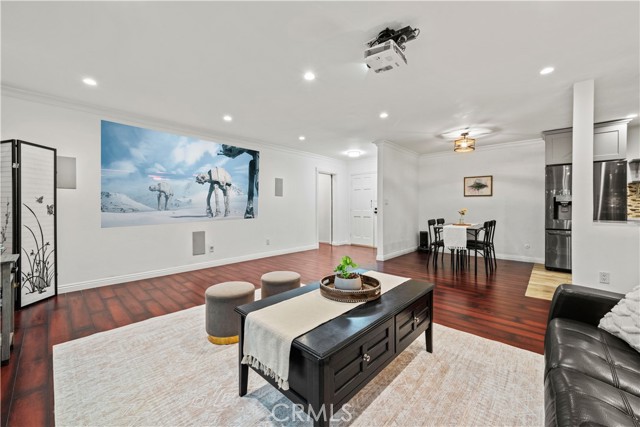 Detail Gallery Image 4 of 27 For 5215 Balboa Bld #203,  Encino,  CA 91316 - 2 Beds | 2 Baths