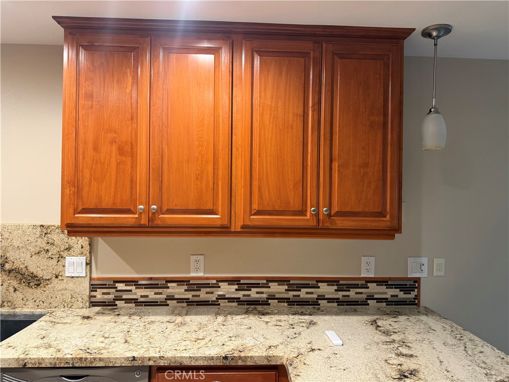 https://media.crmls.org/medias/bf557326-d625-4739-8fcd-7c01e0eb2ab8.jpg?preset=X-Large