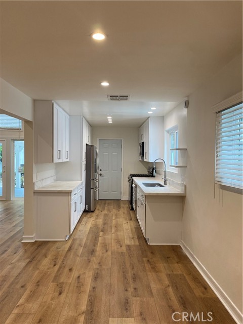 Detail Gallery Image 3 of 7 For 4739 Lemona Ave, Sherman Oaks,  CA 91403 - 3 Beds | 2 Baths