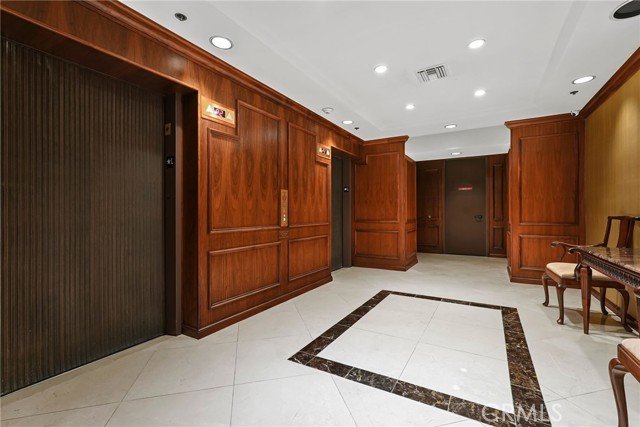 Detail Gallery Image 5 of 66 For 222 Monterey Rd #1203,  Glendale,  CA 91206 - 2 Beds | 2 Baths