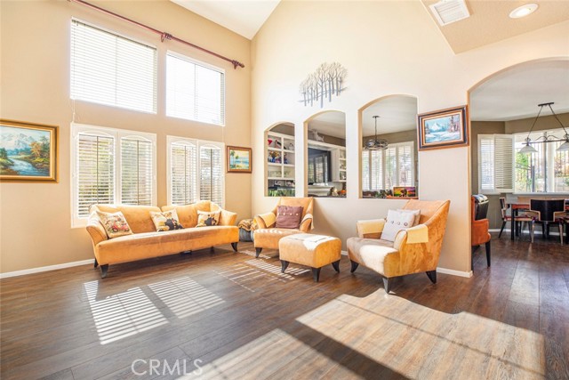 28741 Park Woodland Place, Saugus CA: https://media.crmls.org/medias/bf56a6c6-6b5c-4df1-9496-c7b999d30287.jpg