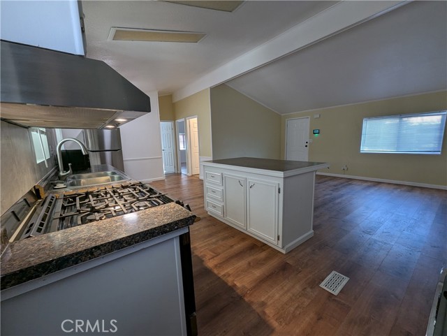 Detail Gallery Image 3 of 18 For 21811 69th St, California City,  CA 93505 - 3 Beds | 2 Baths