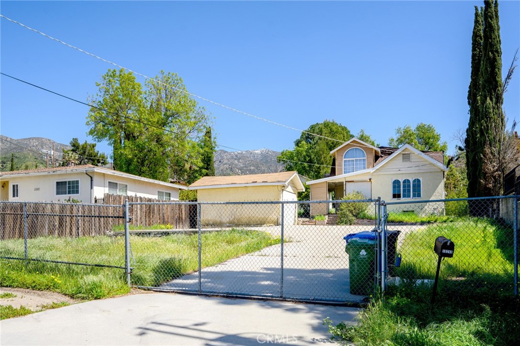 10240 Pinewood Avenue, Tujunga, CA 91042