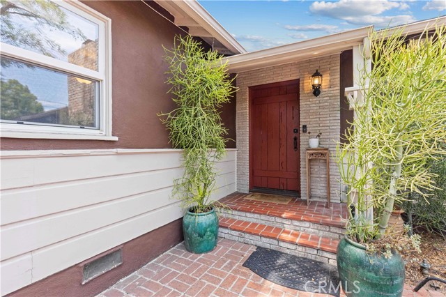 13405 Tiara Street, Valley Glen CA: https://media.crmls.org/medias/bf57c84b-7e86-4aad-8db3-82505246efdf.jpg