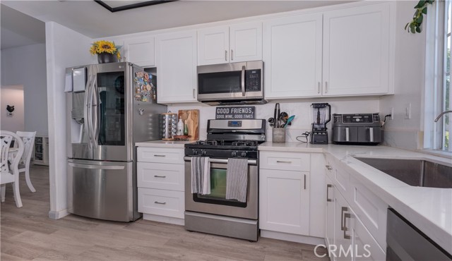 19450 Sweetwood Lane, Lake Elsinore CA: https://media.crmls.org/medias/bf57ccde-3f5f-4e16-a67e-5caceec0b6a7.jpg