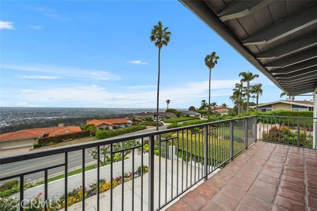 953 Via Del Monte, Palos Verdes Estates CA: https://media.crmls.org/medias/bf57d19a-35cd-483e-9680-8b5d0948e0d4.jpg