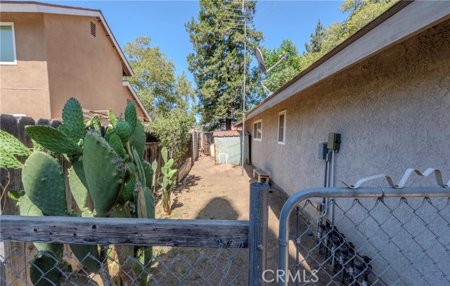 3886 New Haven Drive, Riverside CA: https://media.crmls.org/medias/bf57e724-b0e2-4881-9d51-659cd4409ef6.jpg