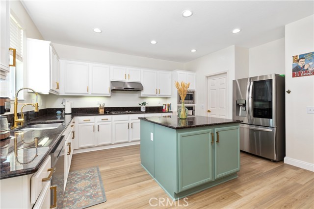 Detail Gallery Image 8 of 49 For 12769 Eastern Shore Dr, Corona,  CA 92880 - 5 Beds | 3 Baths