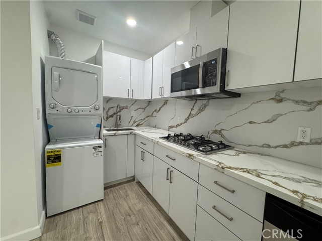 Detail Gallery Image 6 of 10 For 4914 Hesperia, Encino,  CA 91316 - 2 Beds | 2 Baths