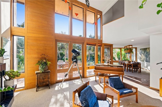 Detail Gallery Image 9 of 53 For 3902 Legend Cir, Huntington Beach,  CA 92649 - 6 Beds | 2/1 Baths