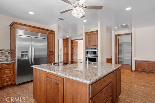 38075 Via Majorca, Murrieta CA: https://media.crmls.org/medias/bf58ddaa-784d-466c-a792-d65e99bdc22c.jpg