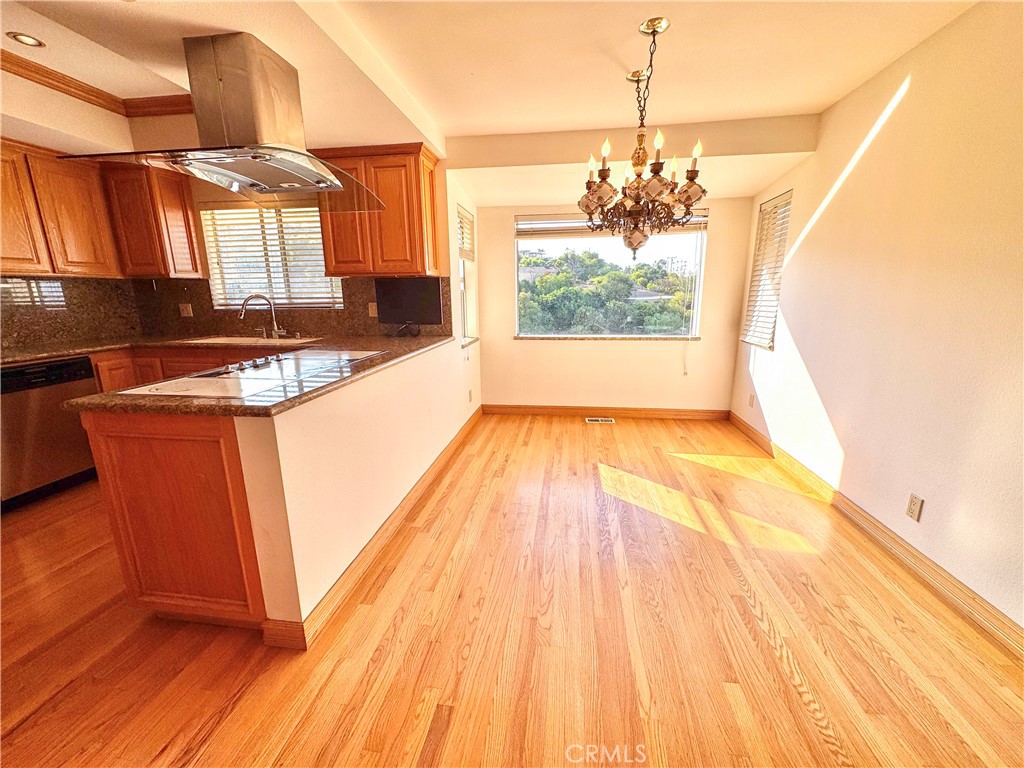 https://media.crmls.org/medias/bf5906f1-7534-4490-a4fa-4d64ef085fdc.jpg?preset=X-Large