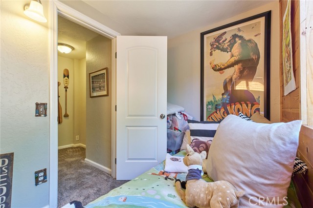 39676 Oak Glen Road, Fawnskin CA: https://media.crmls.org/medias/bf5a1865-c619-4d2b-969c-b65bf2fb2239.jpg