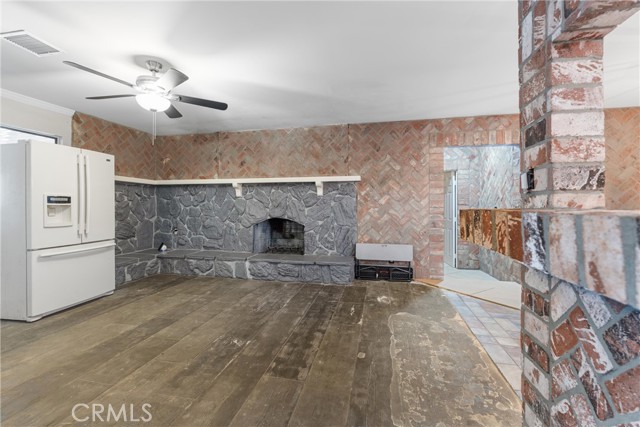 10004 E Avenue S10, Littlerock CA: https://media.crmls.org/medias/bf5b6b9f-4293-4d54-ad2e-0282a9ab98af.jpg