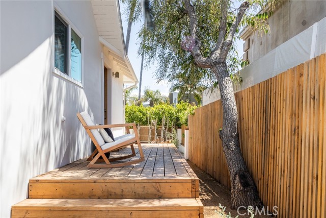 Detail Gallery Image 27 of 46 For 857 Milwood Ave, Venice,  CA 90291 - 2 Beds | 2 Baths