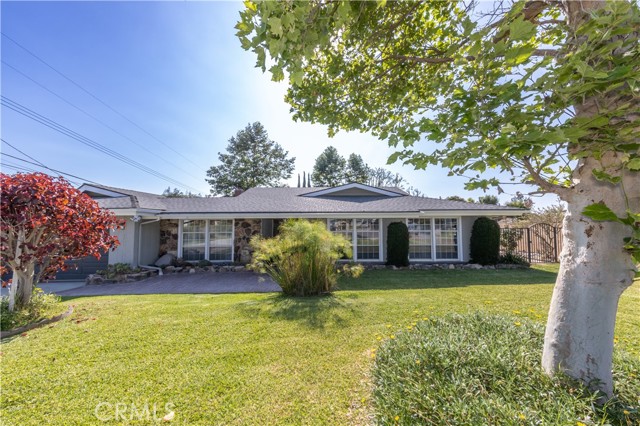 4661 Woodhaven Drive, Yorba Linda CA: https://media.crmls.org/medias/bf5b8ecd-8983-4063-aeec-eb26d81e640a.jpg