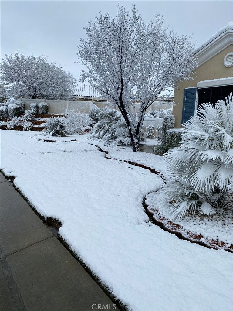 https://media.crmls.org/medias/bf5c14b1-4f91-4b57-ab72-b86976468ad8.jpg?preset=X-Large